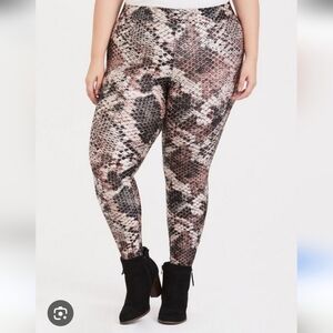 Torrid Full Length Signature Waist Liquid Leggings 3 3X 22-24 NWT Snake Print